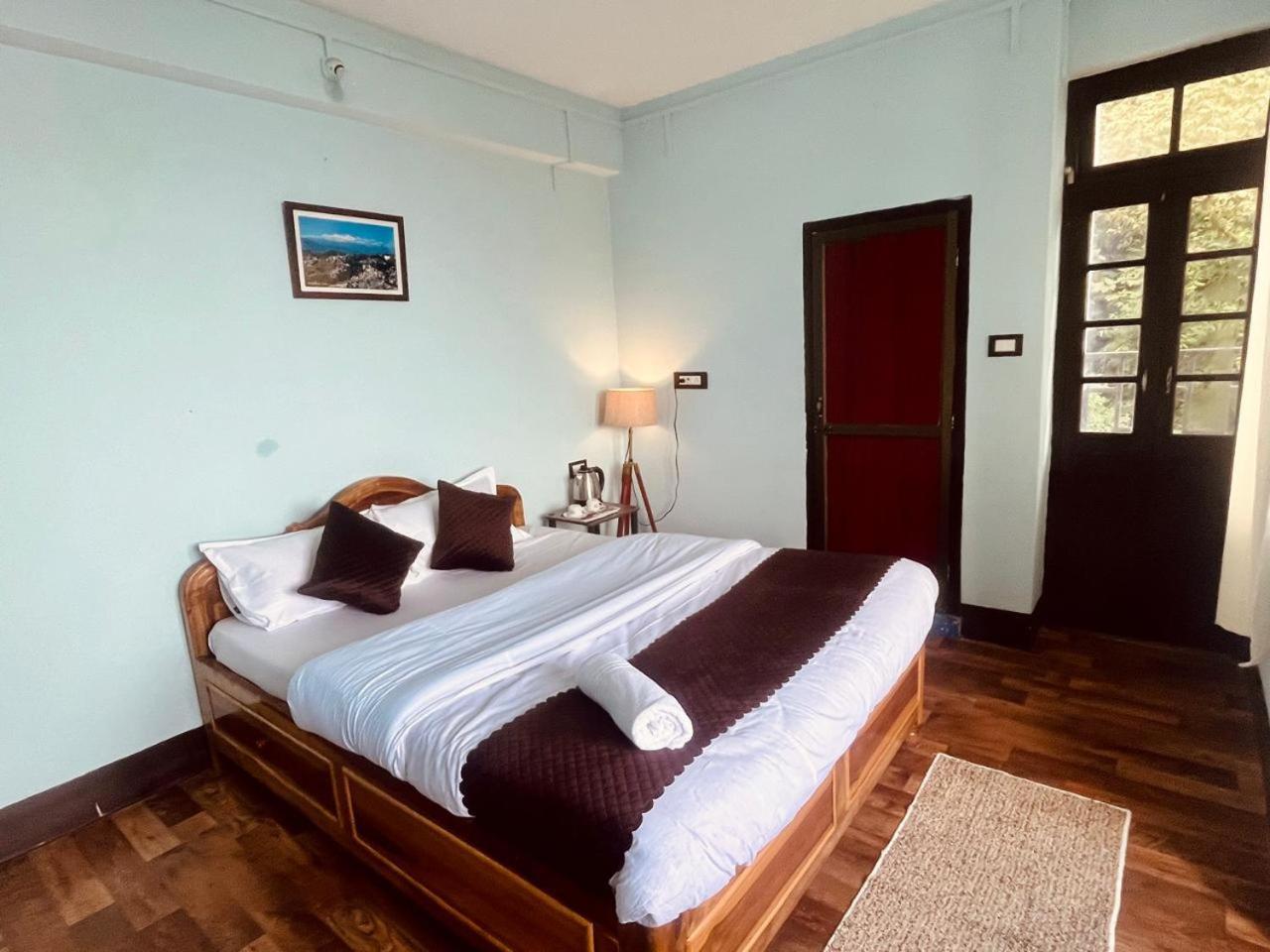 Forest Lodge - 80 Mts From Mall Road Dardżyling Zewnętrze zdjęcie