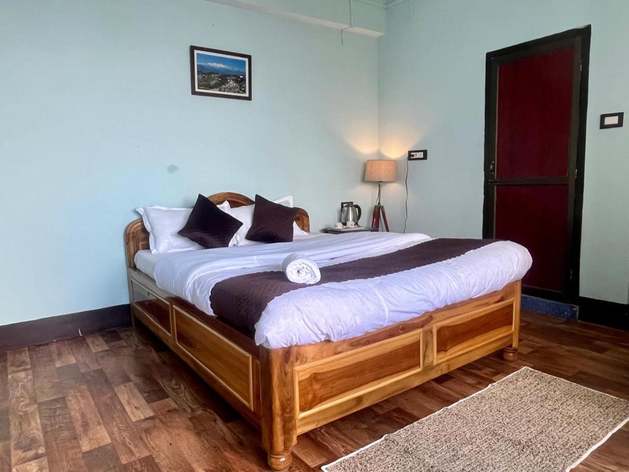 Forest Lodge - 80 Mts From Mall Road Dardżyling Zewnętrze zdjęcie
