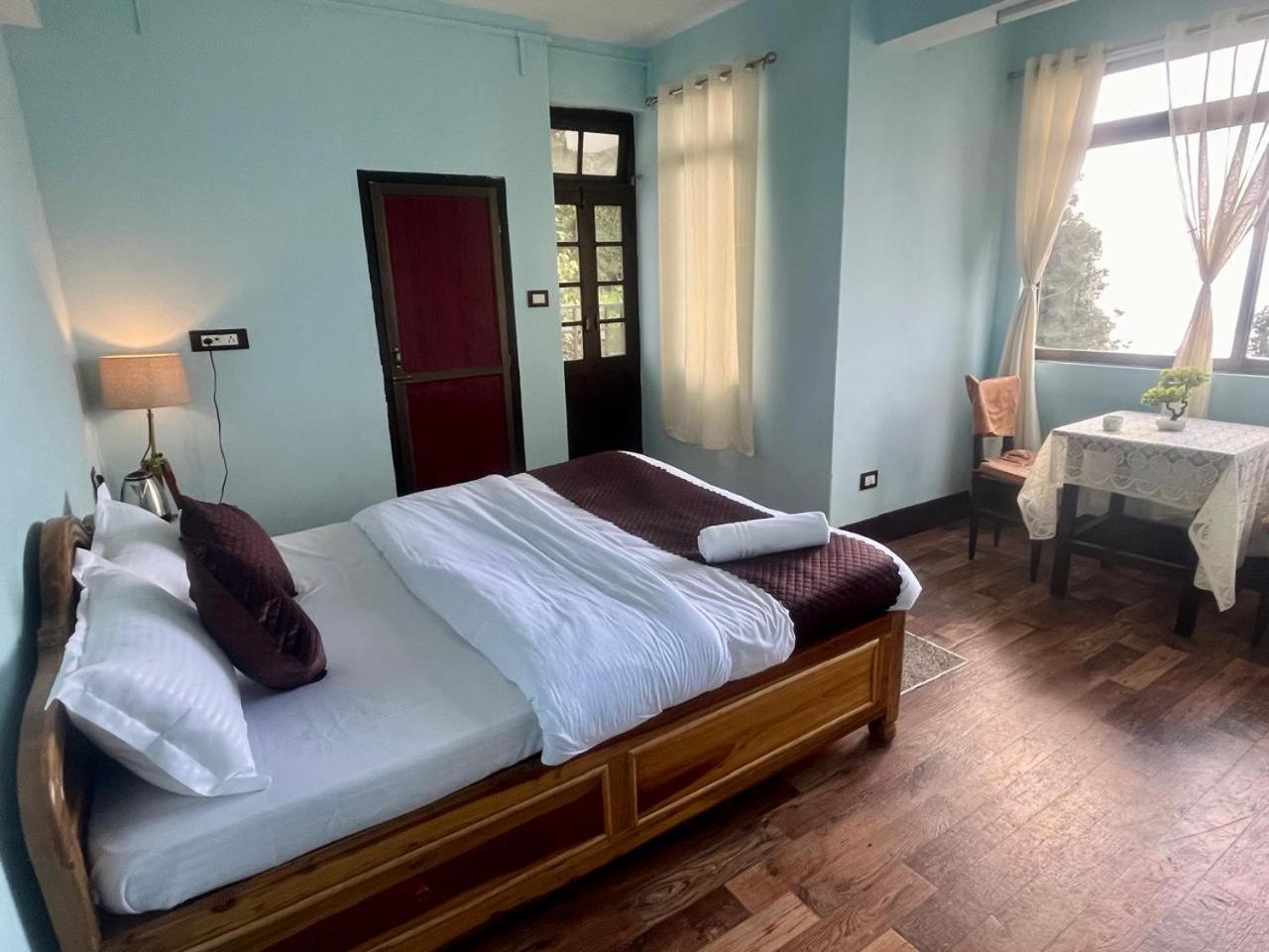 Forest Lodge - 80 Mts From Mall Road Dardżyling Zewnętrze zdjęcie