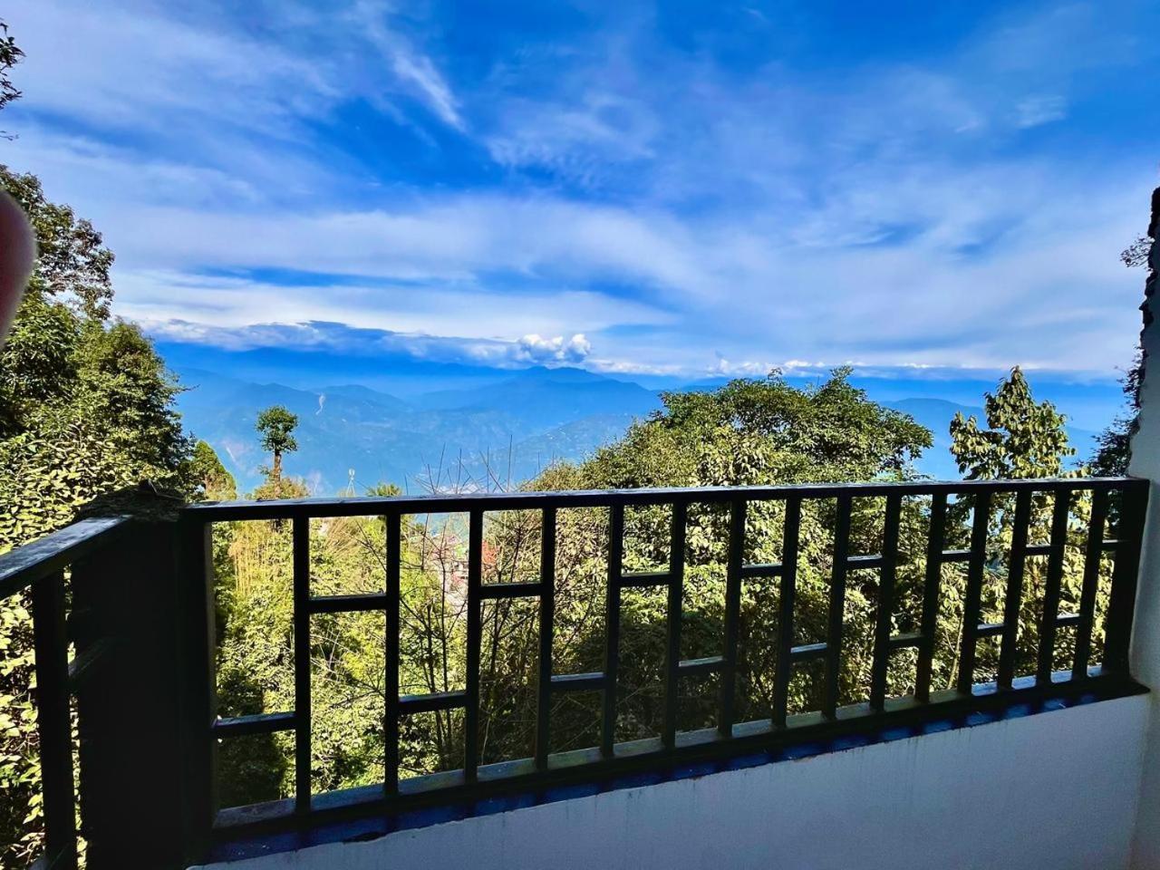 Forest Lodge - 80 Mts From Mall Road Dardżyling Zewnętrze zdjęcie